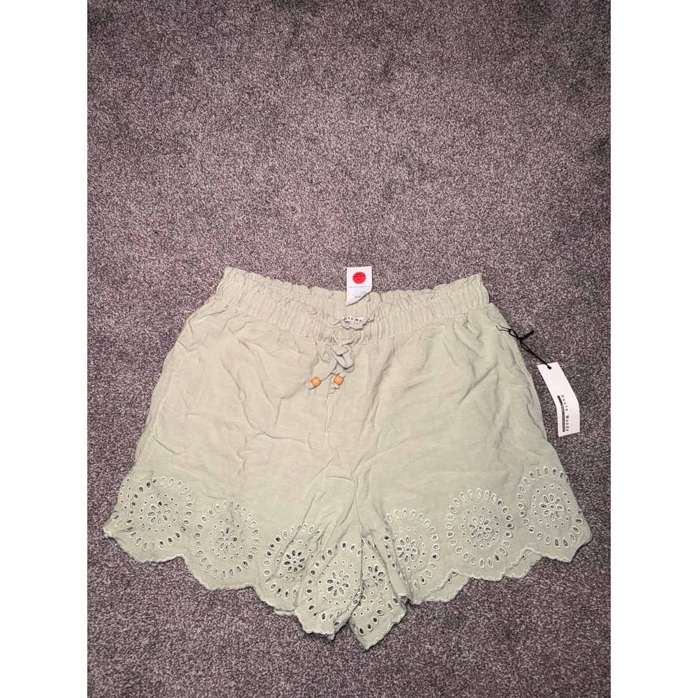 Haute Monde Women's Sage Green‎ Pull-On Shorts w/ Lace Floral Trim Accent